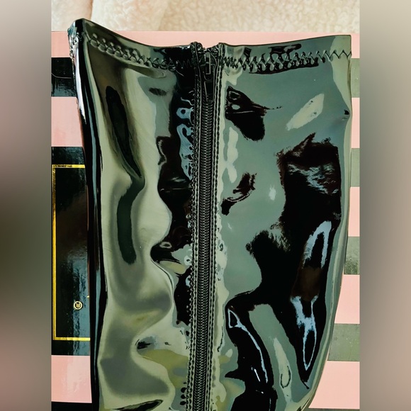 NIB Dolls Kill Lady GoDiva Wicked Head Versus Heart Platform Boots Cannon Black - Picture 12 of 16